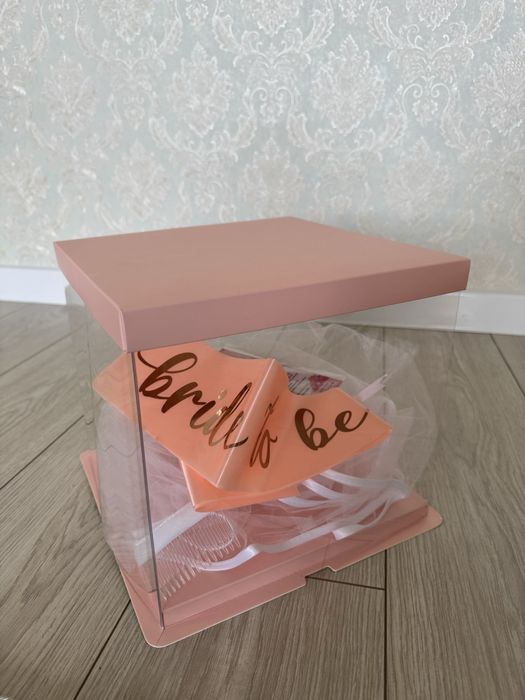 Подарочная коробка