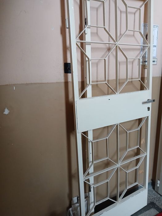 Желязна врата с касата