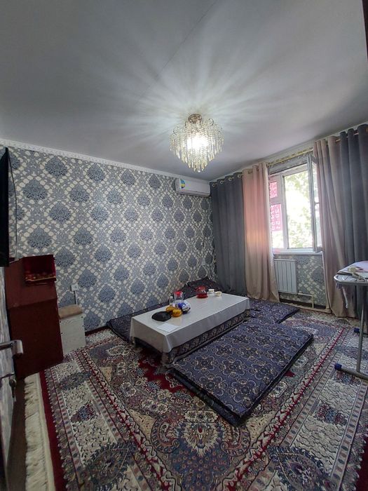 Uy Sotiladi Guliston shaxar 3 xonali 1 etaj