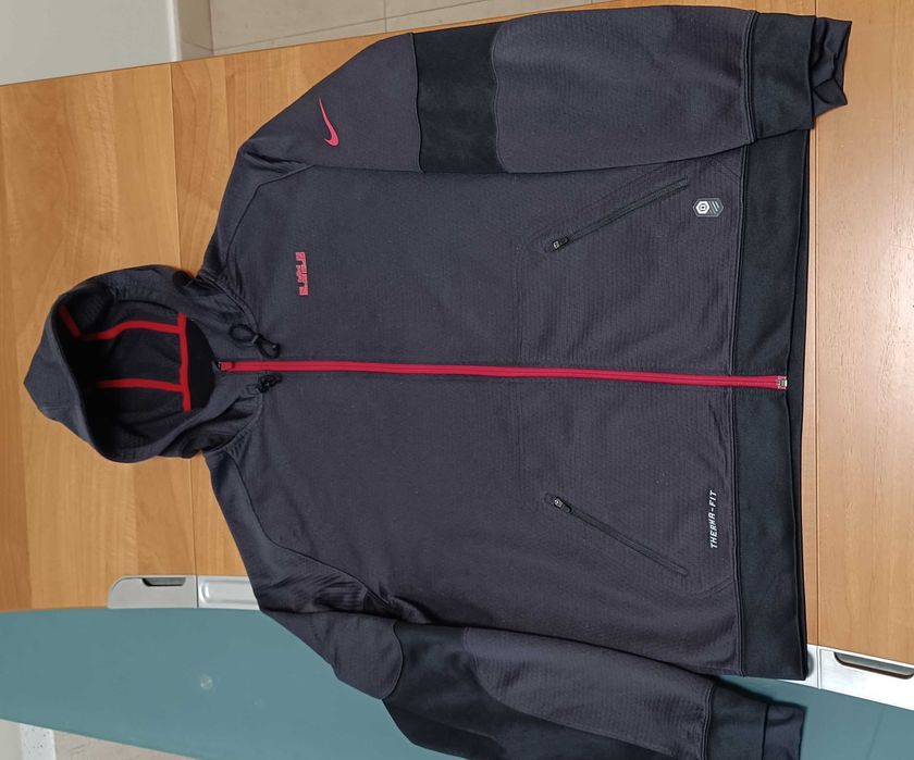 Nike LeBron James Therma-FIT
