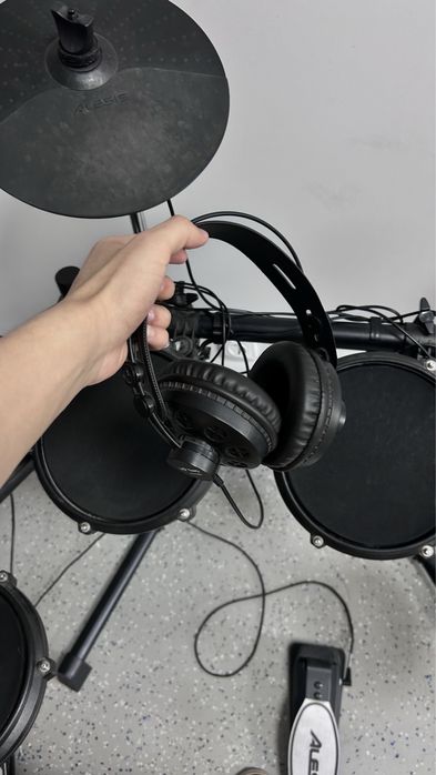 Электронные барабан *Alesis Turbo*