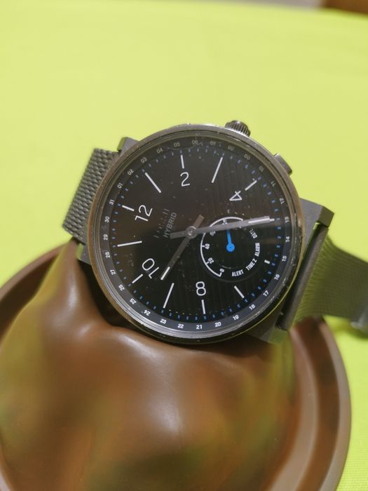 Продавам смарт часовник FOSSIL