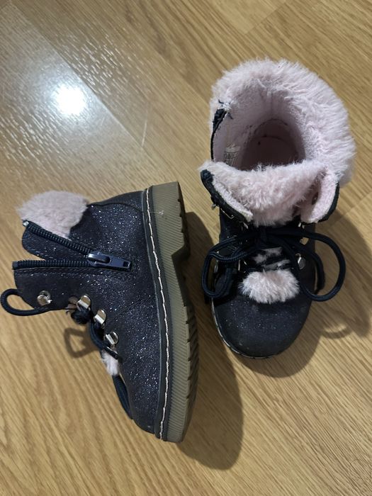 Ghete imblanite, nr 24, impecabile