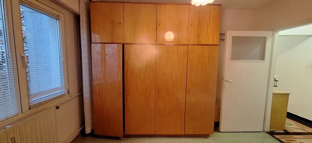 Четирикрил гардероб