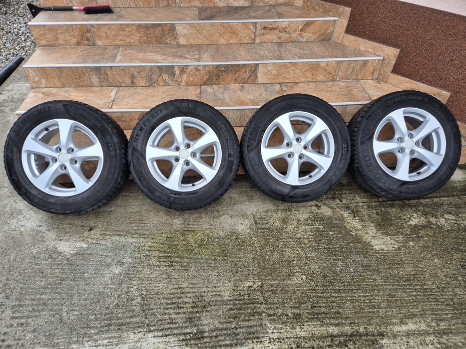 Jante Borbet R16 5x114,3 Dacia Duster cu anvelope iarna 215/65R16