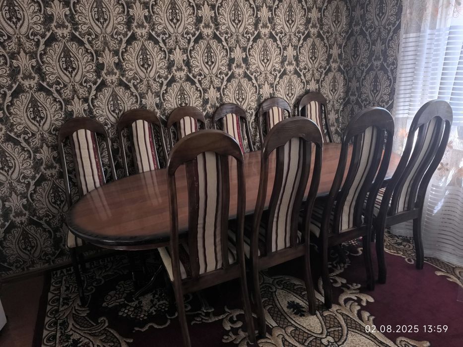 Стол и стулья продадим