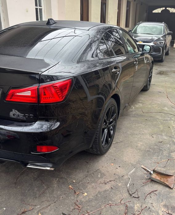 Is 250 lexus sotiladi