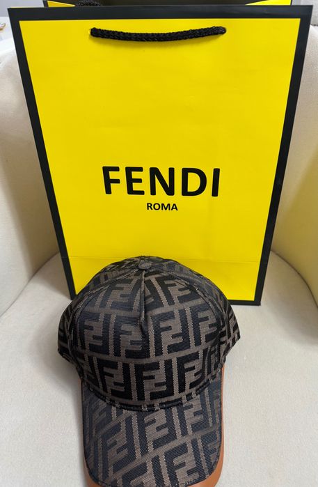 Fendi Roma-Автентична чисто нова мъжка шапка