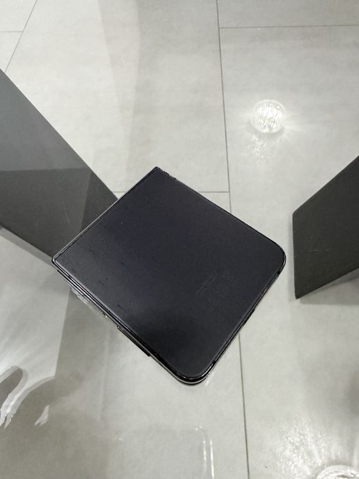 Samsung Z Flip 4 graphite 128Gb neverlocked