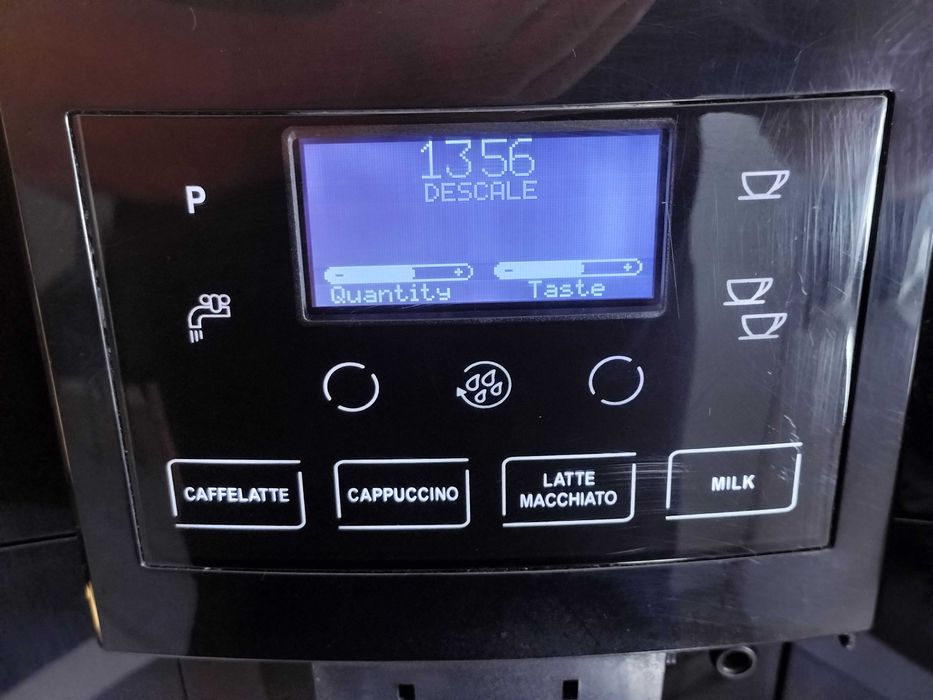Vand Delonghi Treviso ESAM 5556.B folosit | Boabe | Macinata | Cappuccino | 15 bar | 1350 W | incalzitor pahare