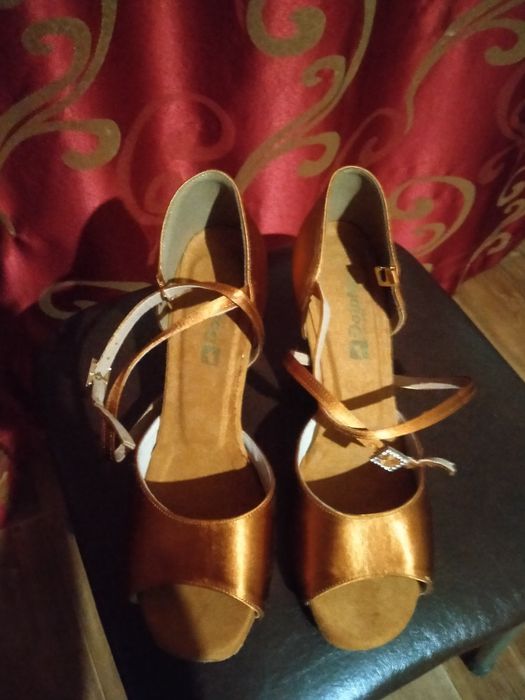 Продаю туфли для танцев