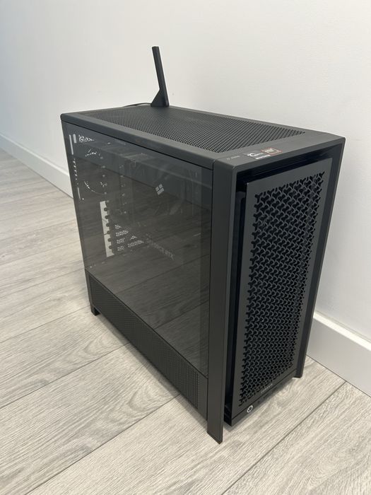 PC Gaming Ryzen 7 9800x3d RTX 5070 32Gb DDR5 2Tb FĂRĂ RGB [Impecabil, în garanție 1 an]