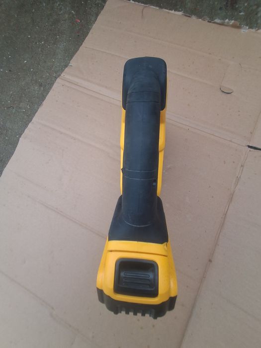 Pendular dewalt DCS 331 .