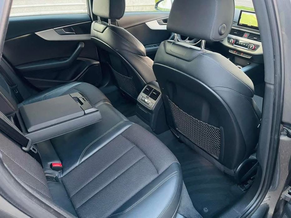 Audi A4 2017 S-line 2.0 tdi 150 cp/Bord digital/Navi mare/Clima 3 zone