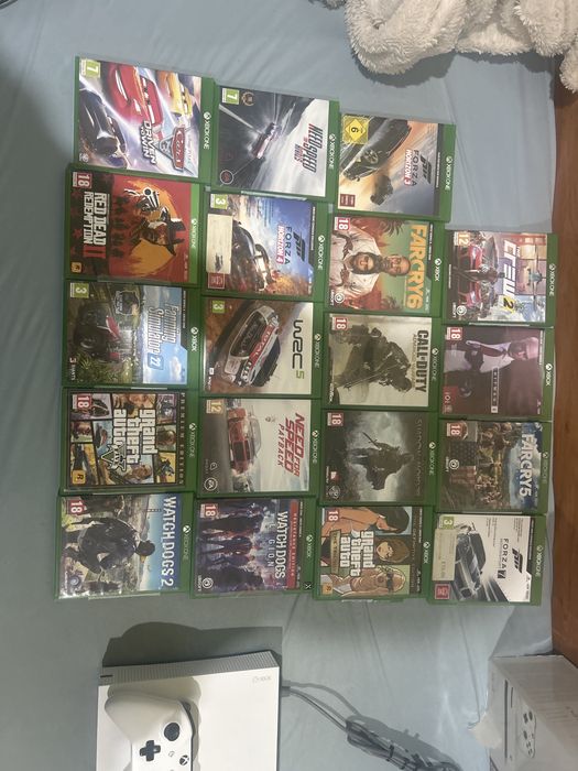 Xbox One S + 19 игри (RDR2, GTA, Far Cry 6, Forza)