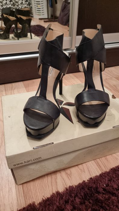 Продаю женские туфли