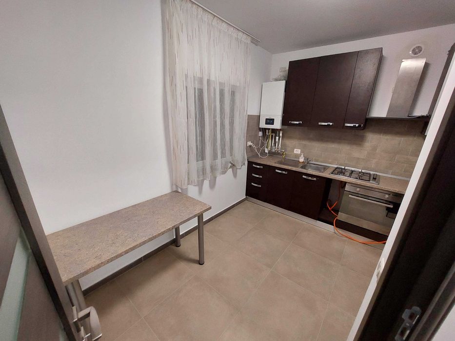 Ofer spre închiriere apartament de lux la casa