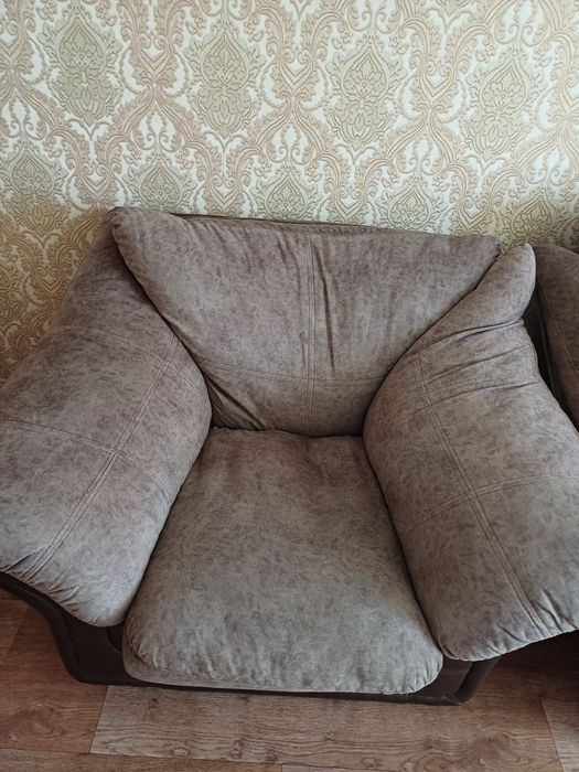 Продам диван и кресло