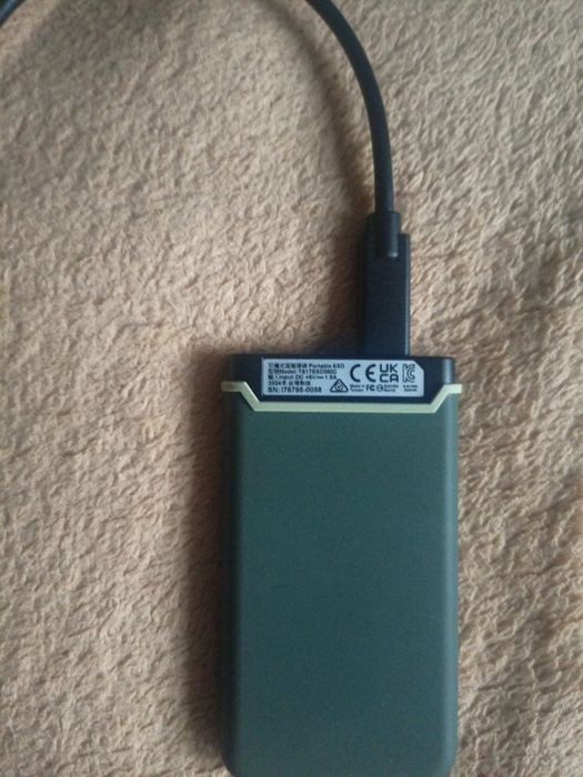 Продам внешний SSD диск. 1 TB. Почти новый.