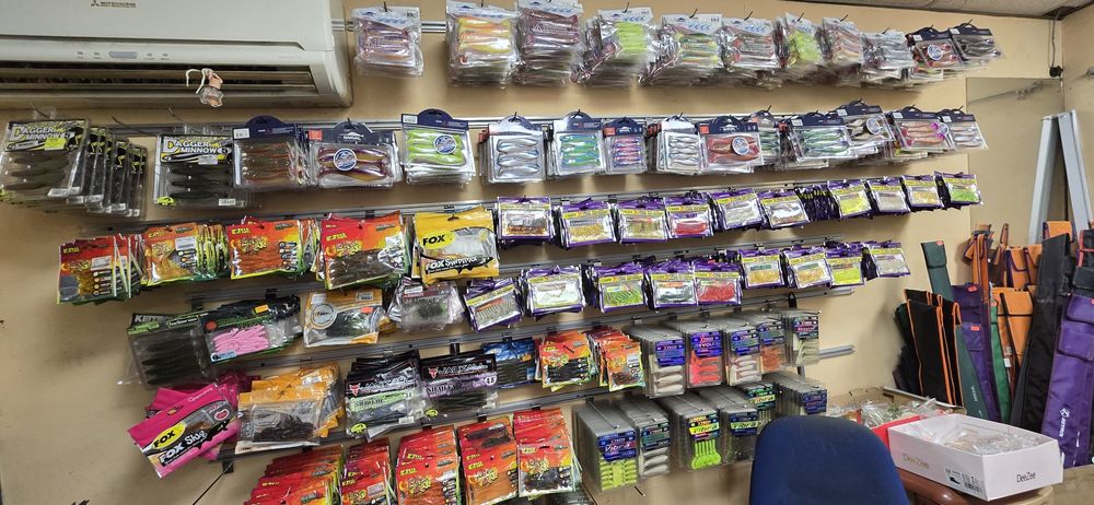 Рибарски такъми воблери, блесни, карбонови спининги и други