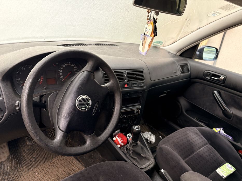 Vand Golf 4, 2002,Masina este inmatriculata si are asigurare pe o luna