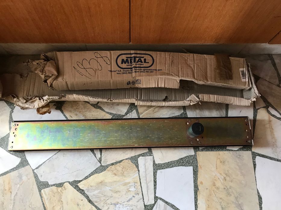 Брава-греда ; Алуминиева дограма/преграда с врата