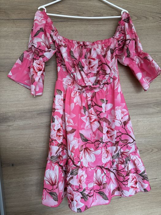 Розова цветна рокля