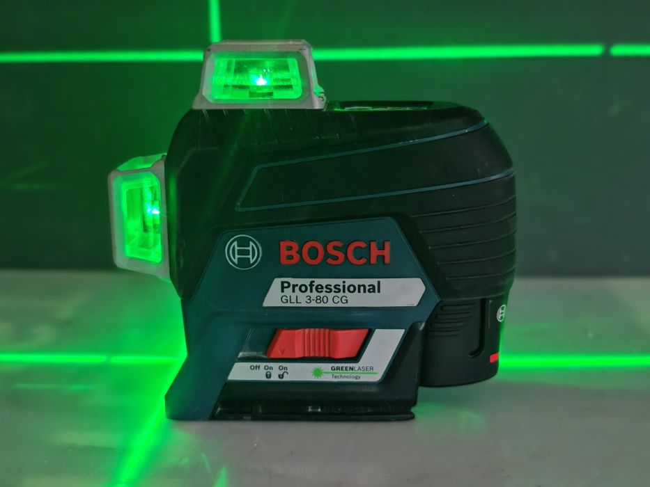 Професионален линеен лазерен нивелир Bosch GLL 3-80 CG (Зелен лазер)