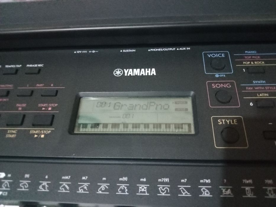 Синтезатор YAMAHA PSR-E273