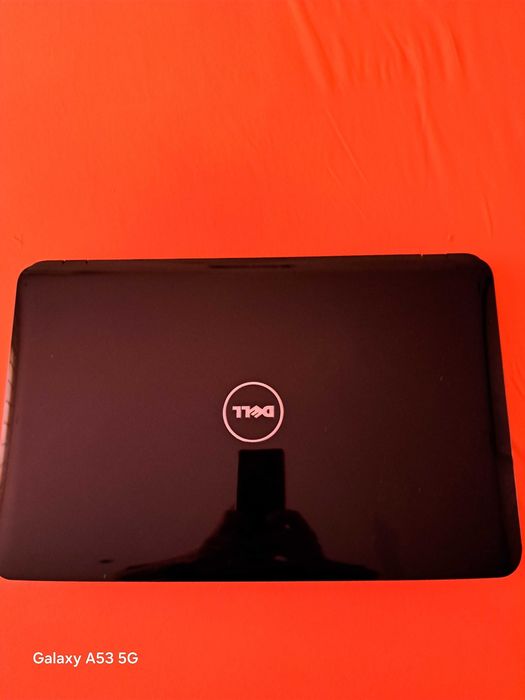 Продавам лаптоп Dell vostro 1015 работещ