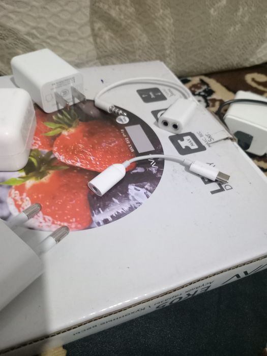 Разные адаптер питания для мобильных