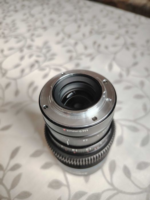 SIRUI 50mm F2.8 1.33x Anamorphic Lens За MFT