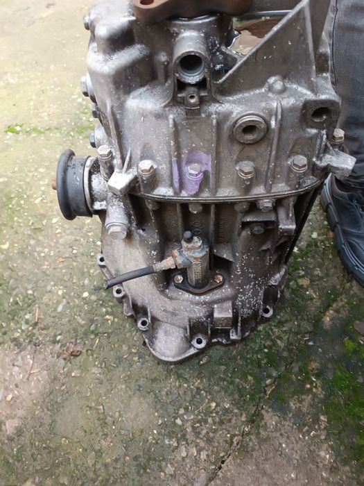 Продавам  скоростна кутия за vw LT