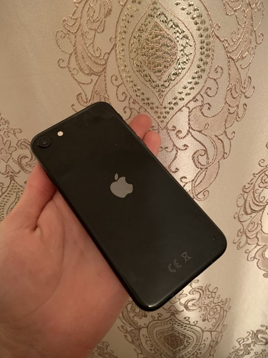 Продам Iphone SE2 128gb