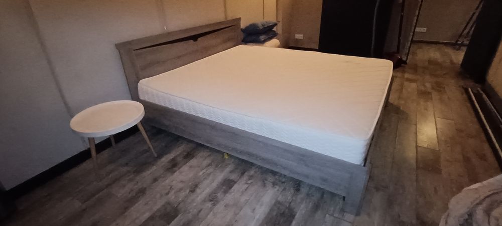 Кровать с матрасом  2 - 1.80