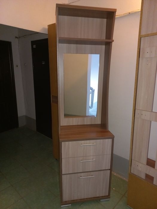 Шкаф в прихожую с зеркалом