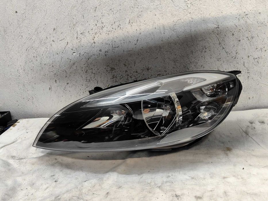 Фар Волво В40  Volvo V40