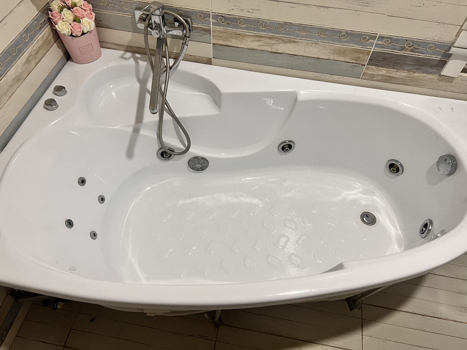 Гидромассажная ванна