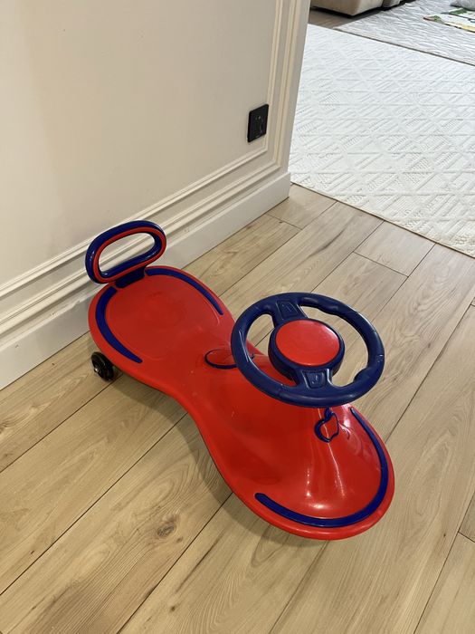 Машинка толокар в идеальном состоянии