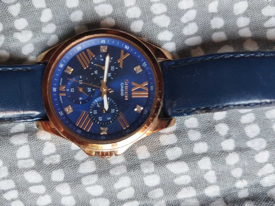 Продавам дамски часовник casio