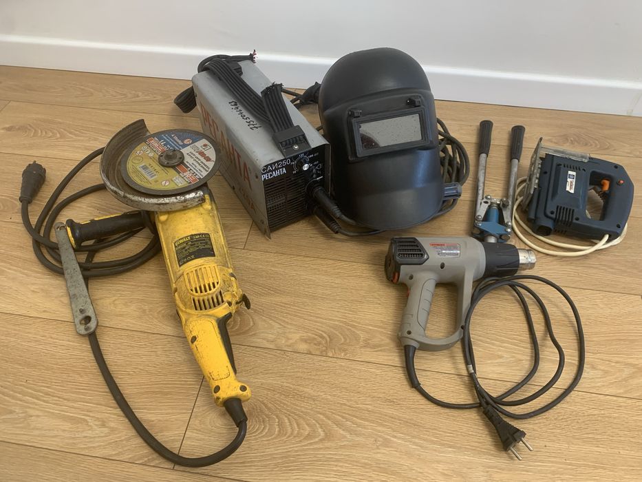 Болгарка DeWALT