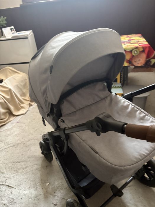 Продавам бебешка количка kinderkraft
