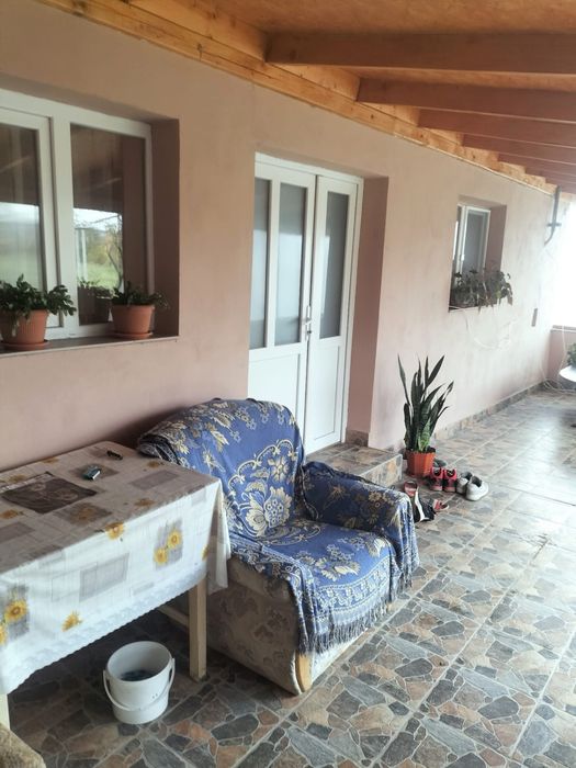 Vând casă cu teren