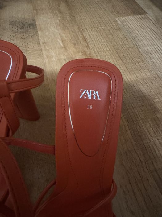 Дамски сандали на висок ток Zara