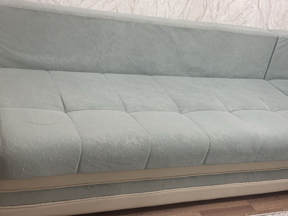 Диван в хорошем состояний 3 метр