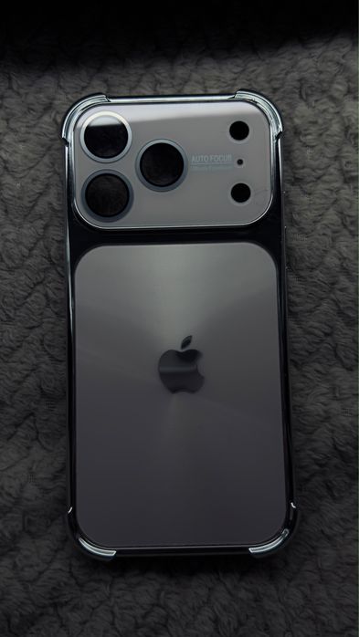 Чехлы на iPhone 17 Pro