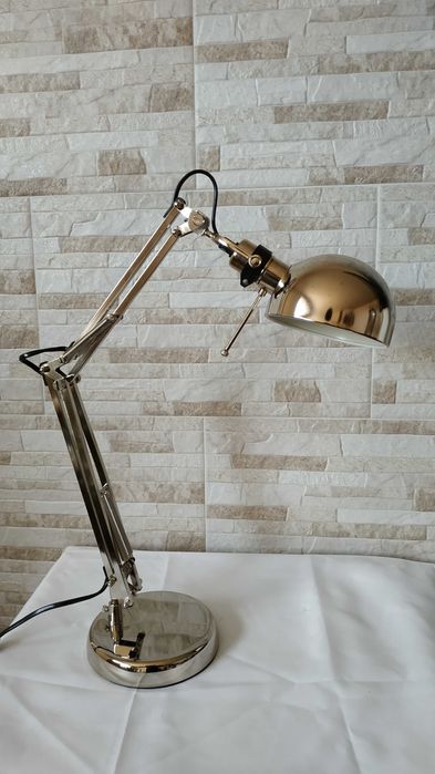 Никелирана настолна лампа за бюро