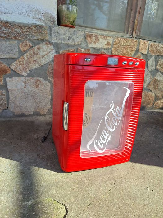 Малък хладилник , развален