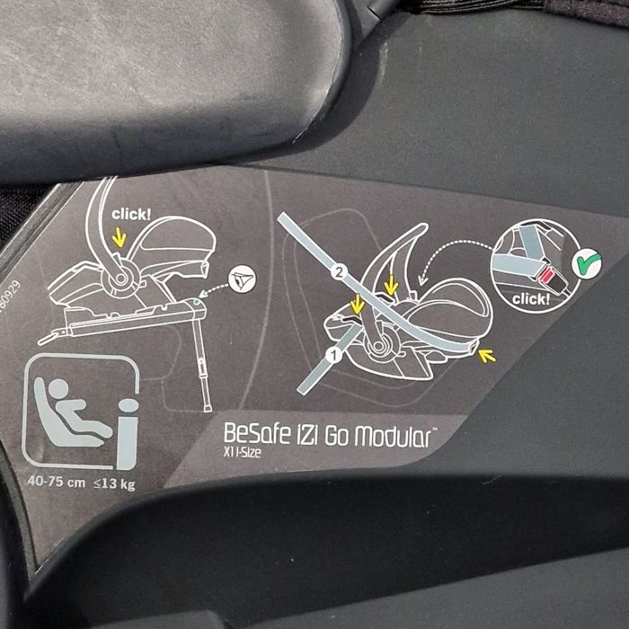 Scoica auto Babyzen cu insertie pentru nou nascut si baza isofix