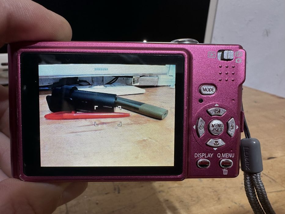 Panasonic dmc-fs5 de culoare rosu deschis